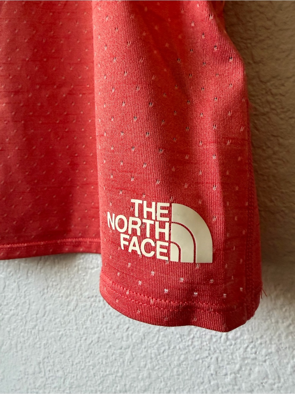 The North Face Women's Activewear Tee in Coral-Red, Medium, EUC, Short Sleeve - Picture 4 of 10